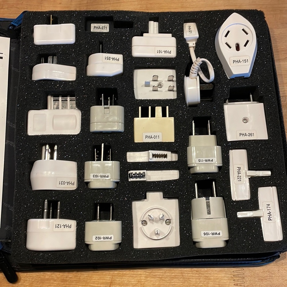 Targus Travel Power Connection World Pack Telephone-AC power outlet Adapter Set